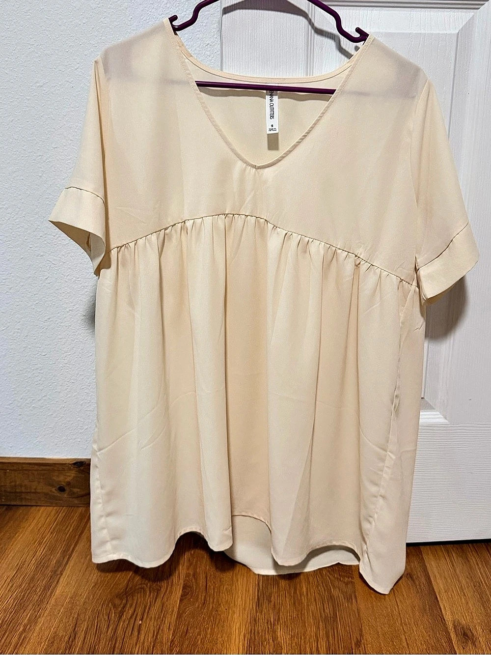 ZANZAN OUTFITTERS Gathered Blouse in Cream Size Small Like New
